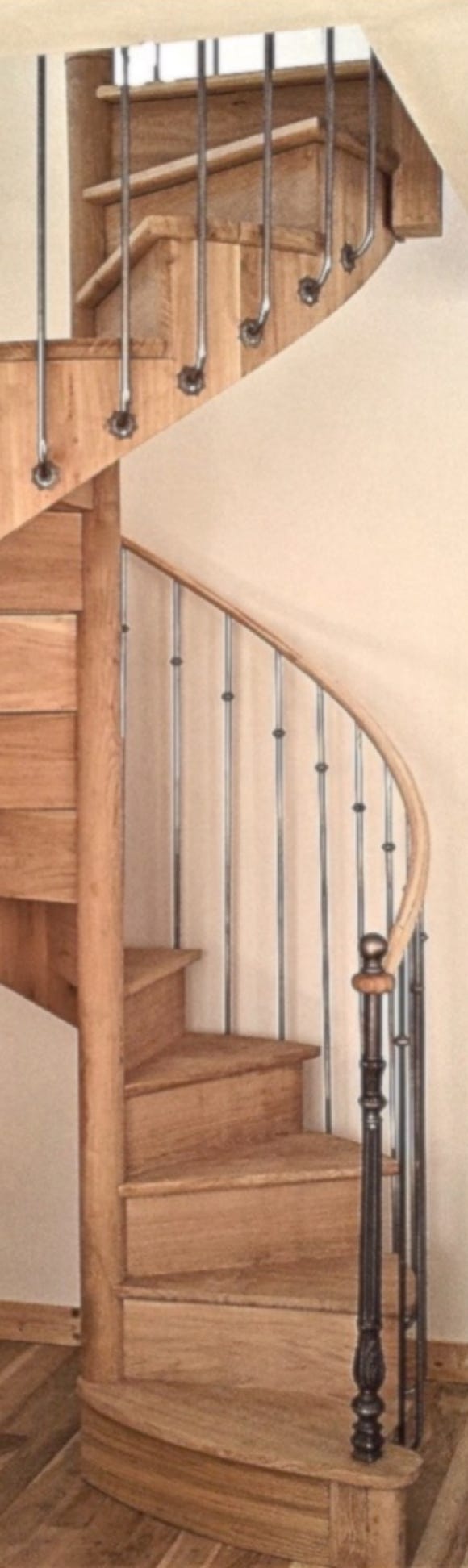 Spécialiste des Escaliers en Colimaçon en Bois - Fabricant Français