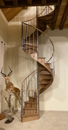 Escalier en Colimaçon en chêne mât bois fabriqué en France