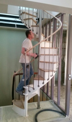 Escalier en Colimaçon en chêne combiné mât fer fabriqué en France